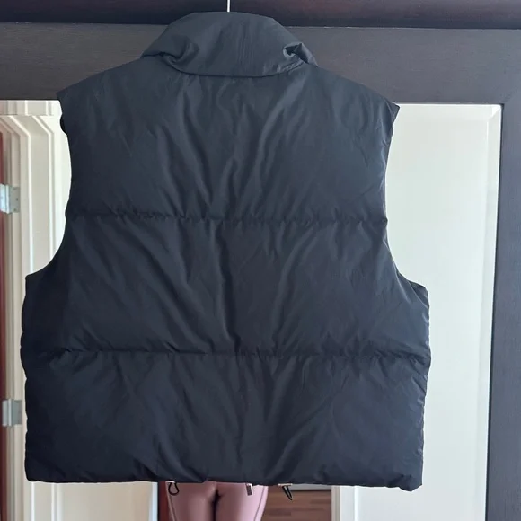 Theory  
Women’s Matte Black Puffer Vest size large - Picture 9 of 9